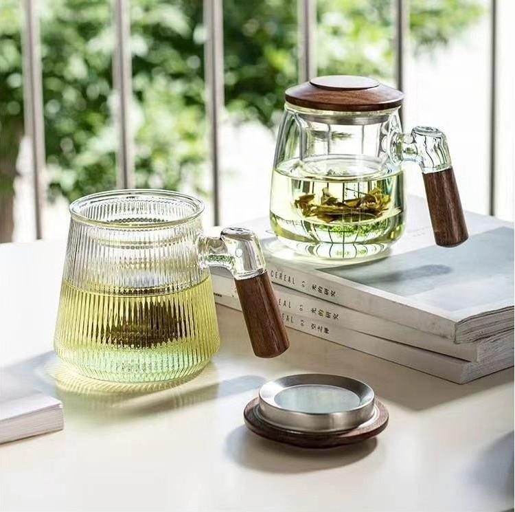 Brown Wooden Handle Glass Tea Mug With Lid Borosilicate Glass Tea Cup